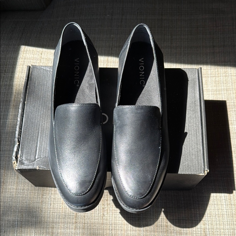 NEW Vionic Kensley Black Loafers for Women Sz 9.5